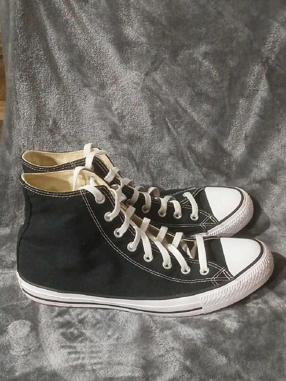 Classic Converse High Top Chuck Taylor in Black and White - Picture 2 of 6